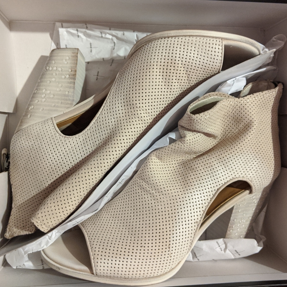 Dolce Vita Nubuck Perforated Peep Toe Bootie 9.5